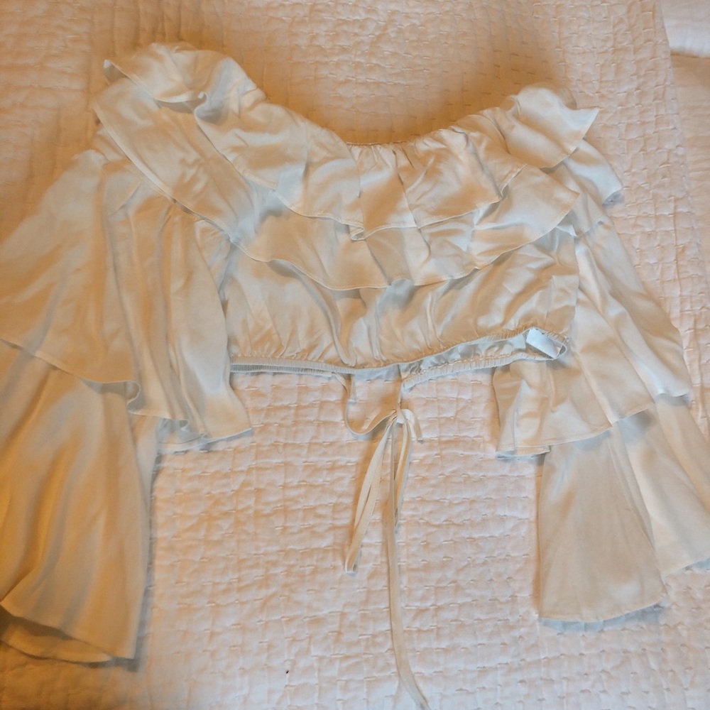 LF off the shoulder top. ties in back ❤️